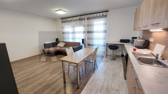 Kiadó téglalakás, albérlet, Szegeden 250 E Ft / hó, 3 szobás