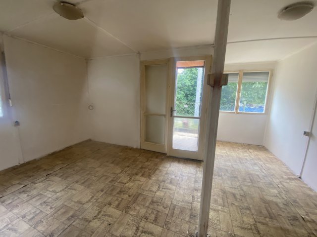 Eladó nyaraló, Tasson 17 M Ft, 2 szobás / költözzbe.hu