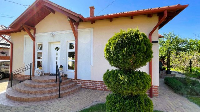 Eladó családi ház, Debrecenben 139.99 M Ft, 5 szobás