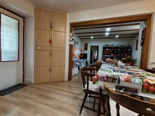 Eladó családi ház, Pécsett 89.7 M Ft, 5 szobás