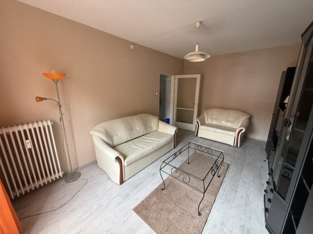 Kiadó panellakás, albérlet, Pécsett 170 E Ft / hó, 2 szobás