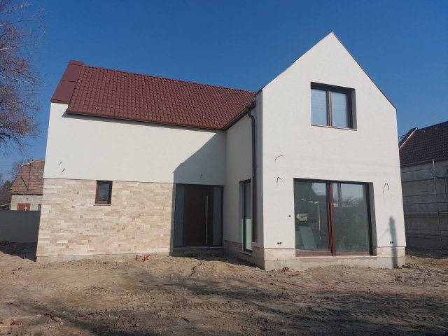 Eladó családi ház, Majosházán 96.99 M Ft, 4 szobás