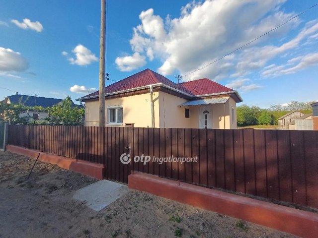 Eladó családi ház, Magyon 22.9 M Ft, 2+1 szobás