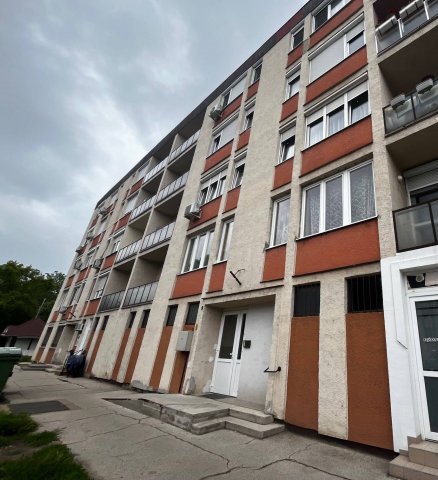 Eladó téglalakás, Oroszlányban 32 M Ft, 2 szobás