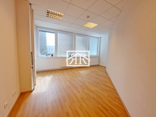 Kiadó iroda, Szegeden 576 E Ft / hó, 5 szobás