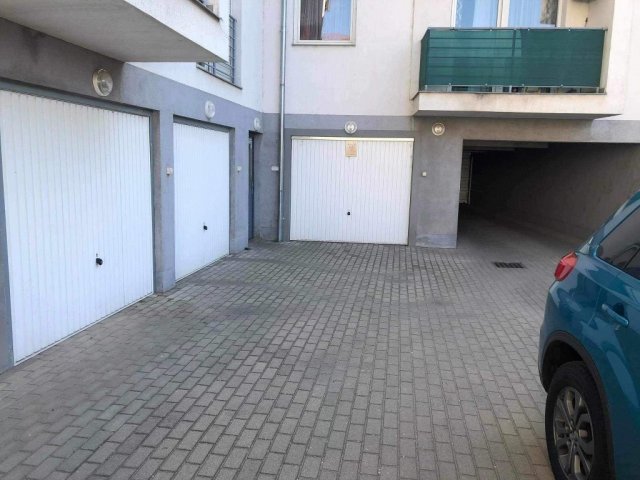 Kiadó garázs, Nyíregyházán, Sarkantyú utcában 35 E Ft / hó