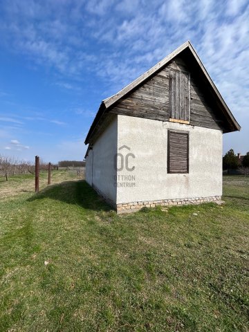 Eladó családi ház, Cegléden 6.9 M Ft, 1 szobás