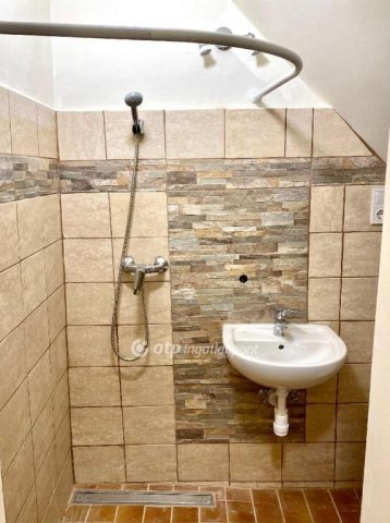 Eladó téglalakás, Mosonmagyaróváron 29.9 M Ft, 1 szobás