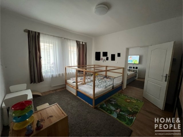 Eladó családi ház, Szegeden 52.3 M Ft, 4+1 szobás