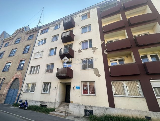 Eladó téglalakás, Debrecenben, Blaháné utcában 35 M Ft