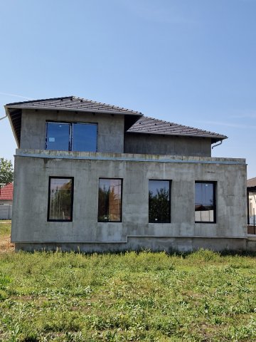 Eladó családi ház, Délegyházán 92 M Ft, 4 szobás