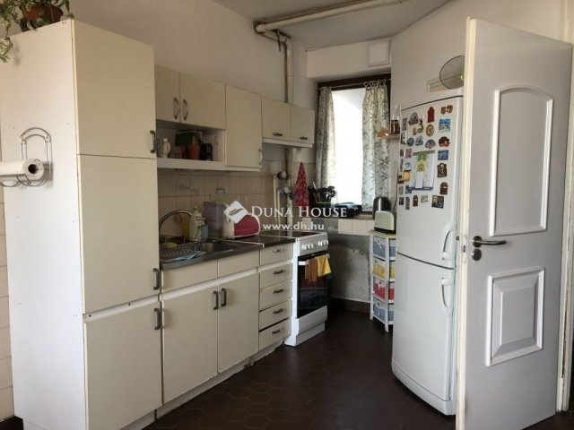 Eladó téglalakás, Esztergomban 62.2 M Ft, 3 szobás