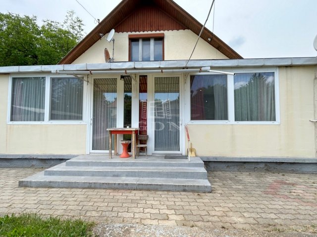Eladó nyaraló, Gárdonyban 50 M Ft, 3+4 szobás