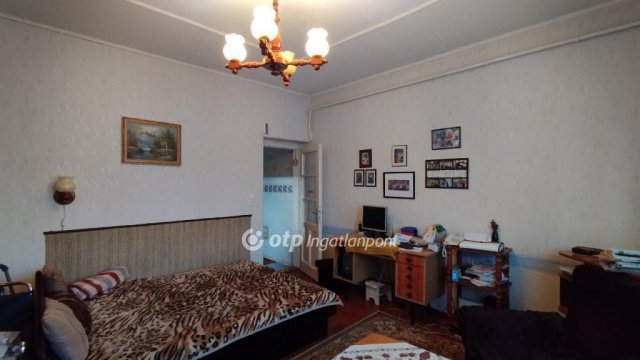 Eladó téglalakás, Jászberényben 30 M Ft, 3 szobás