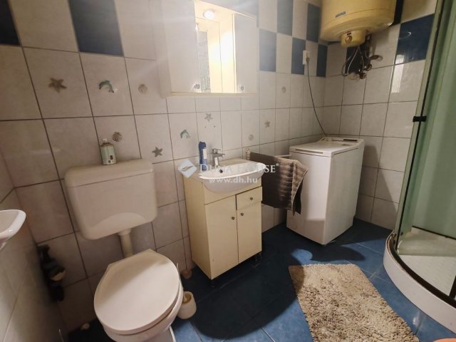 Eladó téglalakás, Oroszlányban 33 M Ft, 3 szobás