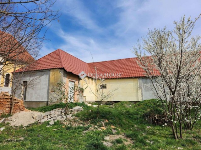 Eladó családi ház, Héderváron 32.9 M Ft, 6 szobás