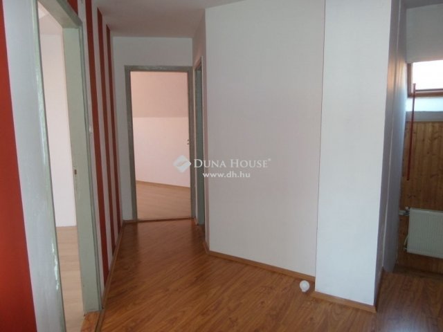 Eladó családi ház, Pécsett 85 M Ft, 4 szobás
