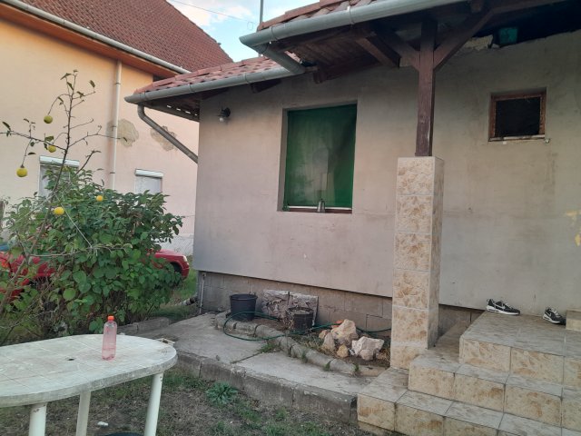 Eladó családi ház, Esztergomban 55 M Ft, 3 szobás
