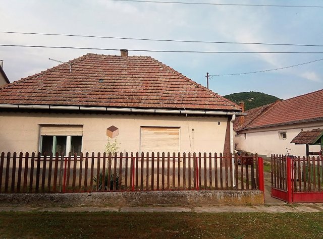 Eladó családi ház, Bajnán, Petőfi Sándor utcában 47 M Ft