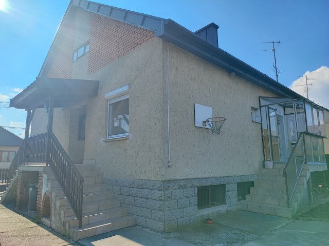 Eladó családi ház, Mosonmagyaróváron 77.6 M Ft, 4 szobás