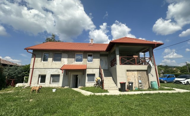 Eladó családi ház, Kesztölcön 129.9 M Ft, 7 szobás