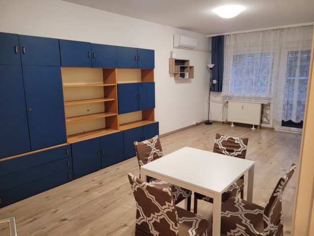 Kiadó panellakás, albérlet, Szegeden 180 E Ft / hó, 2 szobás