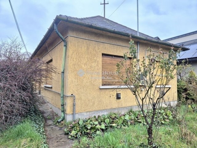 Eladó családi ház, Budapesten, III. kerületben 119.9 M Ft