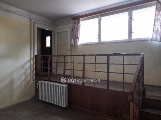 Eladó családi ház, Szegeden 198 M Ft, 8 szobás