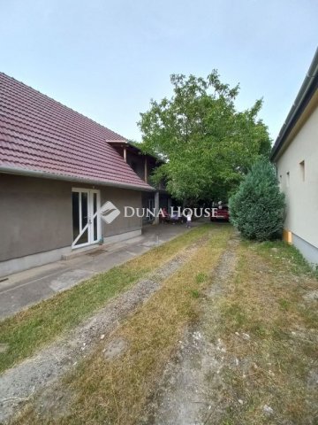 Eladó családi ház, Áporkán 65 M Ft, 8 szobás