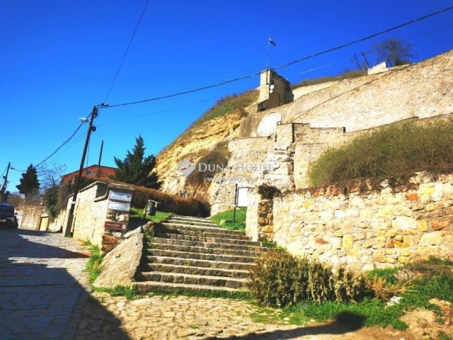 Eladó családi ház, Esztergomban 19.9 M Ft, 2 szobás