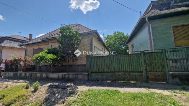 Eladó családi ház, Zsámbokon 38 M Ft, 5 szobás