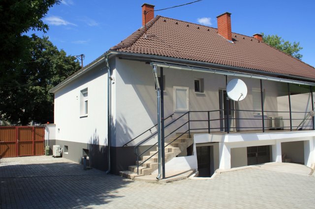 Eladó családi ház, Baján, Vitéz utcában 64.9 M Ft, 3 szobás