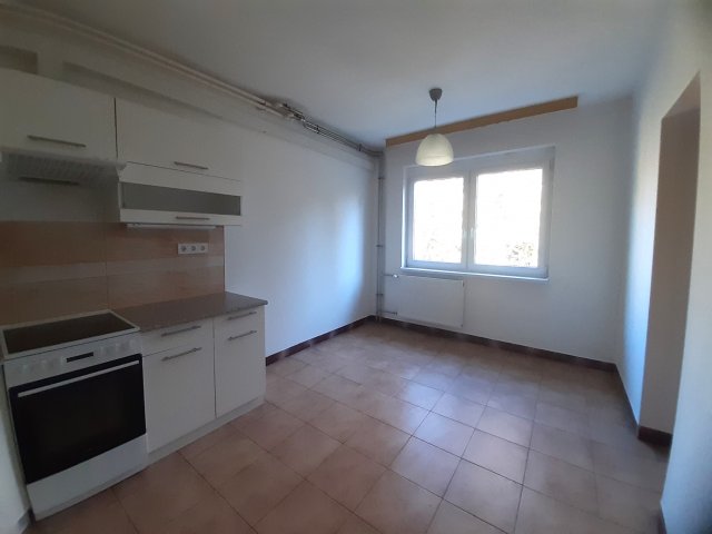 Kiadó téglalakás, albérlet, Tatán 270 E Ft / hó, 3 szobás