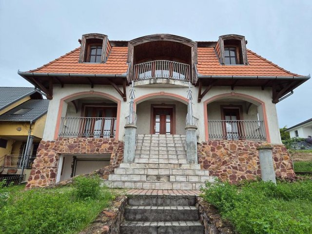 Eladó családi ház, Fonyódon 94.9 M Ft, 9+6 szobás