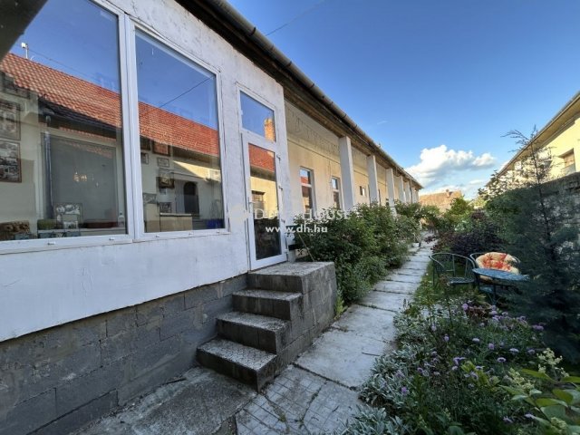 Eladó családi ház, Bátaszéken 24.99 M Ft, 4 szobás