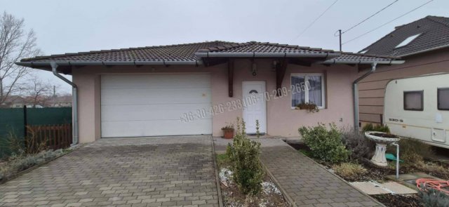 Eladó családi ház, Szigetszentmiklóson 87.9 M Ft, 4 szobás
