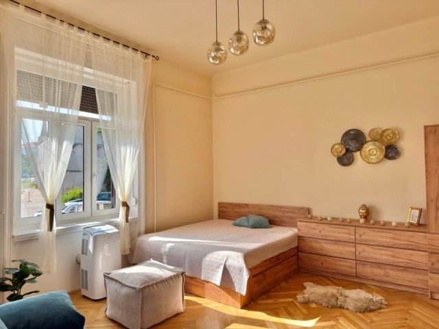Kiadó téglalakás, albérlet, Pécsett 250 E Ft / hó, 2 szobás
