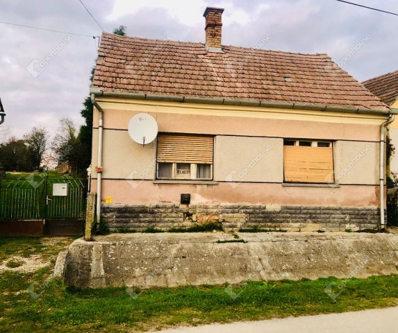 Eladó családi ház, Pákán 8.5 M Ft, 2 szobás