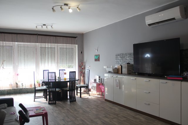Eladó családi ház, Sarródon 43.99 M Ft, 1+2 szobás