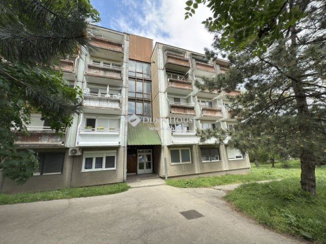 Eladó panellakás, Tatabányán 23.9 M Ft, 1 szobás