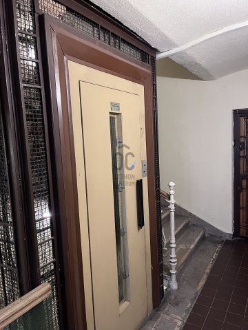 Eladó téglalakás, Budapesten, VI. kerületben 61 M Ft, 1 szobás