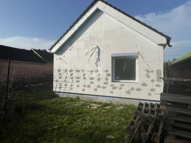 Eladó családi ház, Szegeden 89.9 M Ft, 4 szobás