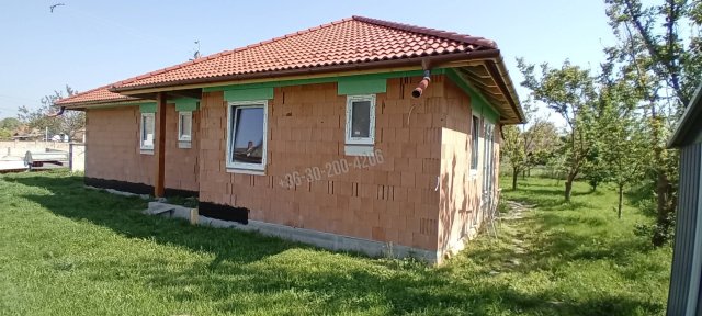 Eladó ikerház, Püskin 52.23 M Ft, 4 szobás