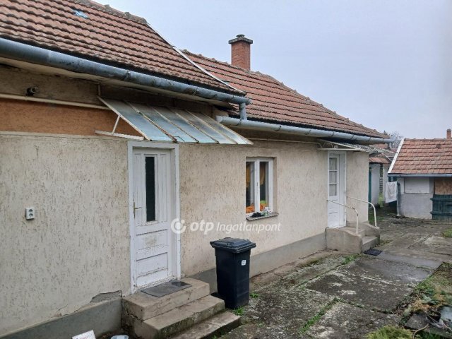 Eladó családi ház, Karácsondon 25 M Ft, 4 szobás