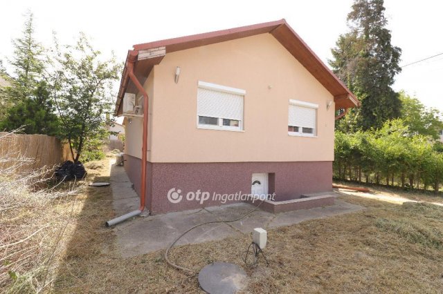 Eladó nyaraló, Ráckevén 49.9 M Ft, 3 szobás
