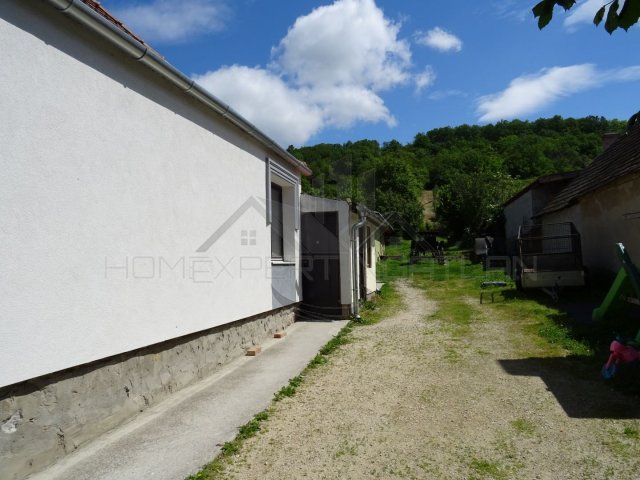 Eladó családi ház, Kajárpécen 43.9 M Ft, 3 szobás
