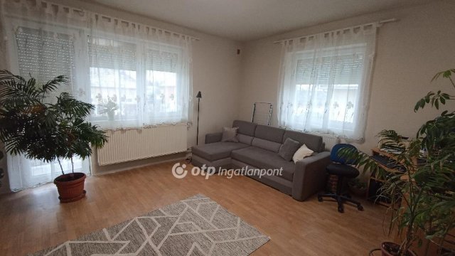 Eladó családi ház, Jászfényszarun 45.9 M Ft, 5 szobás