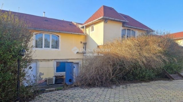 Eladó hotel, Kerepesen 390 M Ft, 15 szobás / költözzbe.hu