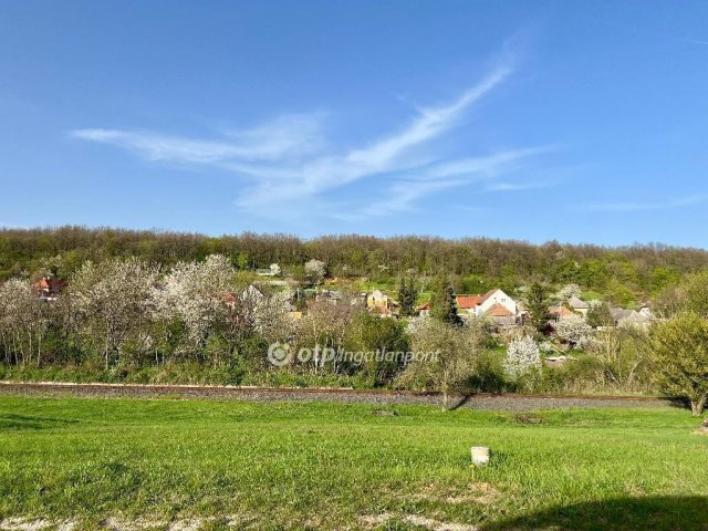 Eladó telek, Eplényen 24 M Ft / költözzbe.hu