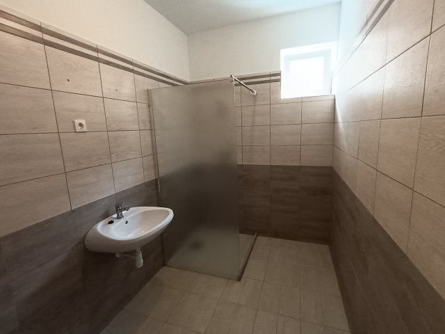 Eladó téglalakás, Cegléden 48 M Ft, 3 szobás